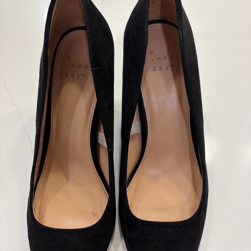 A New Day Classic Black Heels - Picture 4 of 5
